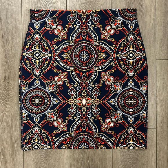 J. McLaughlin Neoprene Stretch Reversible Halle Pencil Printed Skirt NWOT Size L - Picture 3 of 8